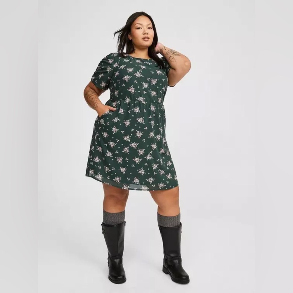 NWT TORRID Mini Crew Neck Open Back Detail Dress